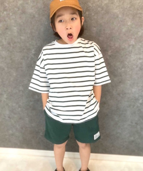 THE CASUAL（カジュアル）の「ボーダーBIGシルエット 半袖T（Tシャツ/カットソー・キッズ・ネイビー/チャコール/ベージュ/グレー系その他/ホワイト×ブラック/ダークグリーン/サックスブルー/グレー系その他2/ホワイト×グリーン/オフホワイト/ネイビー系/ホワイト×ネイビー・120cm/140cm/150cm/160cm/130cm/110cm）」の22枚目の写真