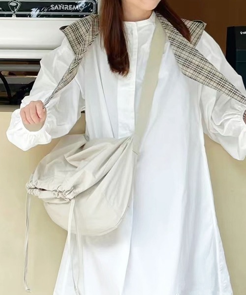 florist（フローリスト）の「【2WAY】ユニセックス ドローストリングショルダーバッグ/トートバッグ（ショルダーバッグ・レディース・ブラック/オフホワイト/ブラウン/グリーン・FREE）」の2枚目の写真