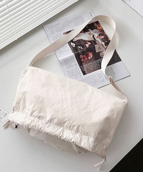 florist（フローリスト）の「【2WAY】ユニセックス ドローストリングショルダーバッグ/トートバッグ（ショルダーバッグ・レディース・ブラック/オフホワイト/ブラウン/グリーン・FREE）」の8枚目の写真