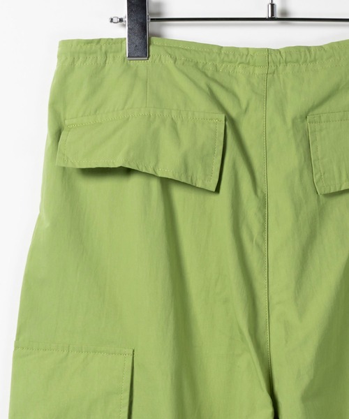 me+em select（ミームセレクト）の「※※【 ２WAY ／３SIZE 】ドローストリングボリュームワイドカーゴパンツ（カーゴパンツ・レディース・ブラック/ホワイト/グリーン・LARGE/MEDIUM/SMALL）」の12枚目の写真