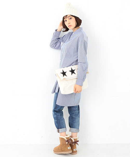 Ray BEAMS（レイビームス）の「UGG Australia / ミニ　"BaileyBow" ブーツ（ブーツ・レディース・ブラック/ライトブラウン・6/8/7/5）」の4枚目の写真