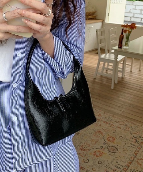 wears(ウェアーズ)の「エナメル ミニワンハンドルバッグ(ハンドバッグ・レディース・シルバー/ホワイト/ブラック・FREE)」の1枚目の写真