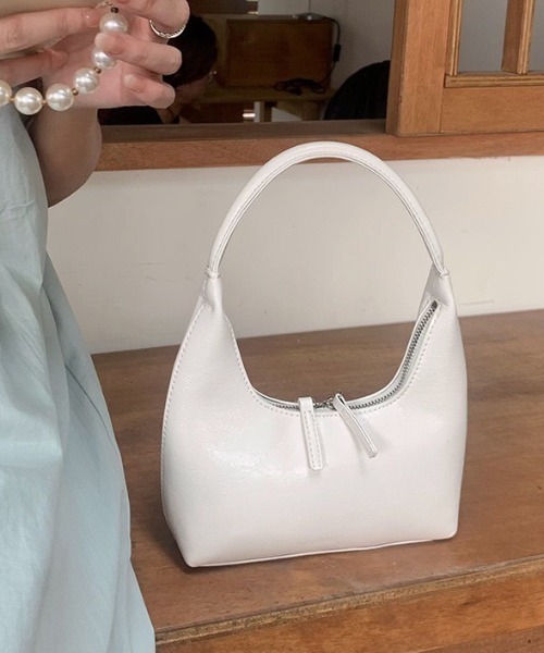 wears(ウェアーズ)の「エナメル ミニワンハンドルバッグ(ハンドバッグ・レディース・シルバー/ホワイト/ブラック・FREE)」の6枚目の写真