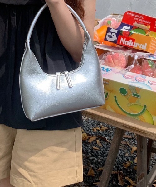 wears(ウェアーズ)の「エナメル ミニワンハンドルバッグ(ハンドバッグ・レディース・シルバー/ホワイト/ブラック・FREE)」の9枚目の写真