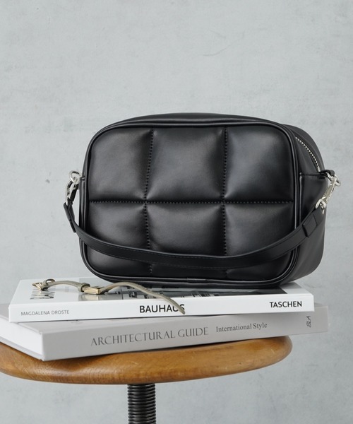 Actually(アクチュアリー)の「3WAY フェイクレザー キルトショルダーバッグ(ショルダーバッグ・レディース・グリーン/ブラック/アイボリー・フリー)」の18枚目の写真