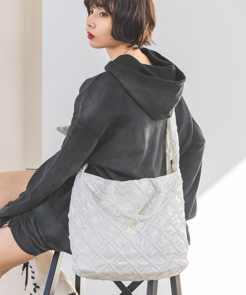 PAGEBOY(ページボーイ)の「パールキルティングバッグ(ショルダーバッグ・レディース・オフホワイト/ブラック/パープル・FREE)」の13枚目の写真