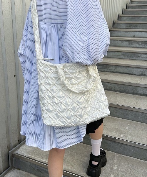 PAGEBOY(ページボーイ)の「パールキルティングバッグ(ショルダーバッグ・レディース・オフホワイト/ブラック/パープル・FREE)」の6枚目の写真