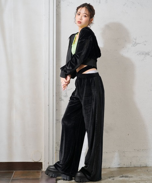 Diable baiser(ディアブルベーゼ)の「ウエストクロスシャーリング細見えベロアパンツ(その他パンツ・レディース・ブラック・M-L)」の3枚目の写真