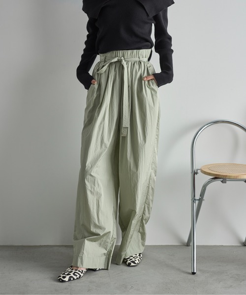 THE YOn(ザヨン)の「シャイニーナイロンタックワイドパンツ(その他パンツ・レディース・ミント/オフホワイト/グレー/オリーブ/ダークグレー/セージグリーン/サーモンピンク・FREE)」の12枚目の写真