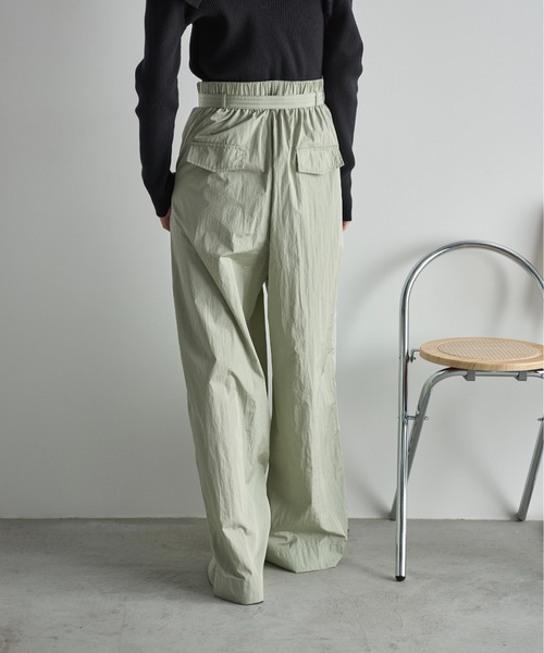 THE YOn(ザヨン)の「シャイニーナイロンタックワイドパンツ(その他パンツ・レディース・ミント/オフホワイト/グレー/オリーブ/ダークグレー/セージグリーン/サーモンピンク・FREE)」の18枚目の写真