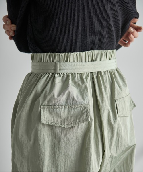 THE YOn(ザヨン)の「シャイニーナイロンタックワイドパンツ(その他パンツ・レディース・ミント/オフホワイト/グレー/オリーブ/ダークグレー/セージグリーン/サーモンピンク・FREE)」の21枚目の写真