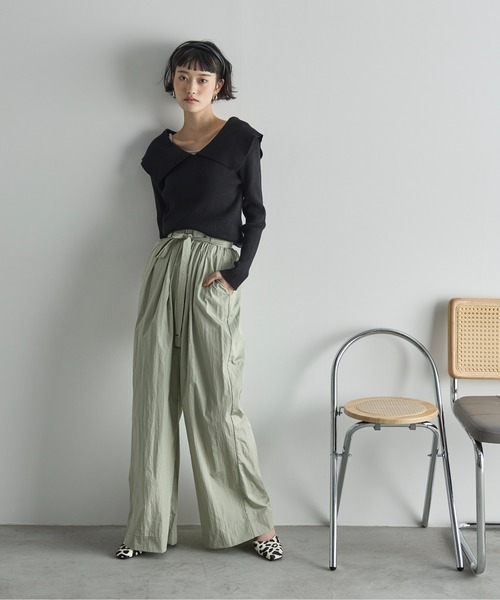 THE YOn（ザヨン）の「シャイニーナイロンタックワイドパンツ（その他