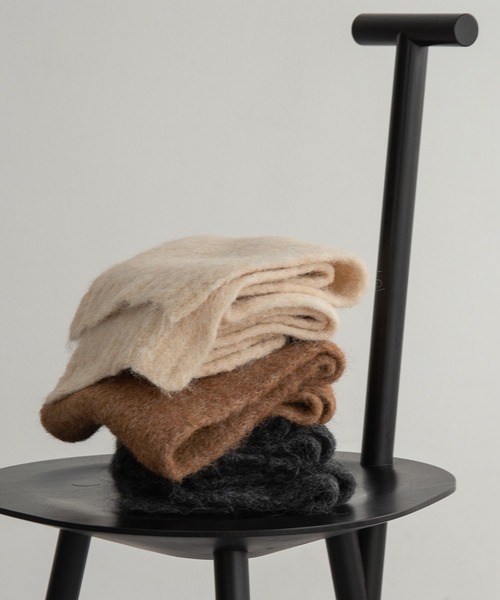 lawgy（ラウジー）の「fluffy compact muffler / フラッフィーコンパクトマフラー（マフラー・レディース・キャメル/アイボリー/チャコールグレー・FREE）」の10枚目の写真