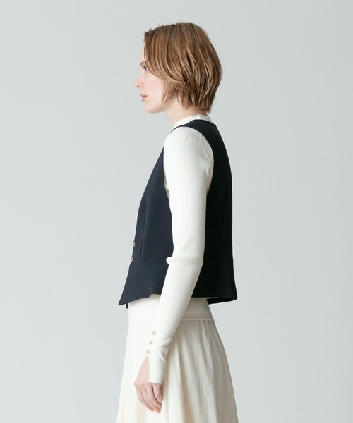 allureville（アルアバイル）の「ギャバ釦アクセントジレ（ベスト・レディース・ベージュ/ネイビー・2）」の12枚目の写真