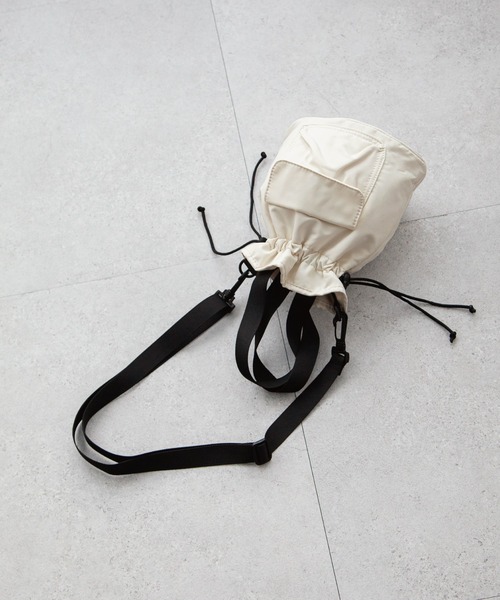 Chillfar（チルファー）の「ナイロンミニ巾着バッグ（ショルダーバッグ・レディース・ブルー/ブラック/アイボリー・FREE）」の4枚目の写真