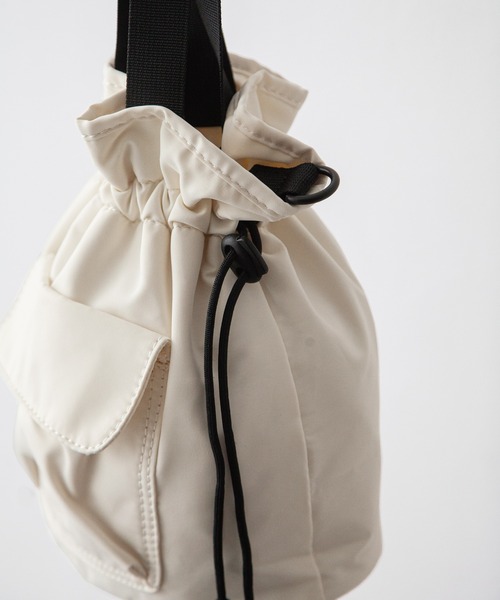 Chillfar（チルファー）の「ナイロンミニ巾着バッグ（ショルダーバッグ・レディース・ブルー/ブラック/アイボリー・FREE）」の8枚目の写真