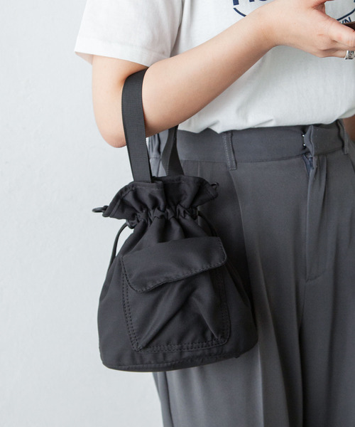 Chillfar（チルファー）の「ナイロンミニ巾着バッグ（ショルダーバッグ・レディース・ブルー/ブラック/アイボリー・FREE）」の14枚目の写真