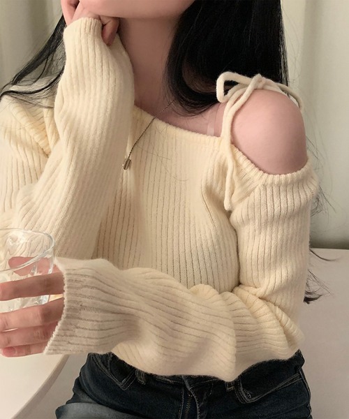 leune(ルネ)の「リボンワンショルダーリブニット(ニット/セーター・レディース・ブラック/オフホワイト/ボルドー・FREE)」の13枚目の写真