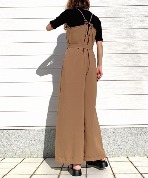 Q(キュー)の「バックシャンキャミサロペット(サロペット/オーバーオール・レディース・ブラック/ベージュ・MEDIUM)」の13枚目の写真