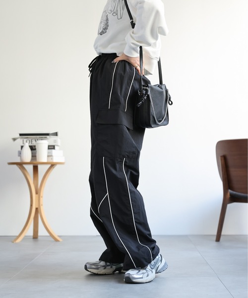 ap retro（アプレトロ）の「配色パイピングトラックパンツ / ナイロンラインパンツ（その他パンツ・レディース・グレー/チャコールグレー/アイボリー/ブラック・FREE）」の18枚目の写真