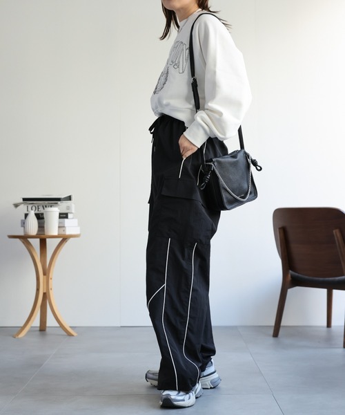 ap retro（アプレトロ）の「配色パイピングトラックパンツ / ナイロンラインパンツ（その他パンツ・レディース・グレー/チャコールグレー/アイボリー/ブラック・FREE）」の22枚目の写真