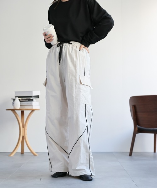 ap retro（アプレトロ）の「配色パイピングトラックパンツ / ナイロンラインパンツ（その他パンツ・レディース・グレー/チャコールグレー/アイボリー/ブラック・FREE）」の7枚目の写真
