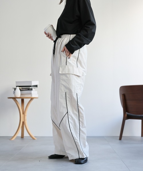 ap retro（アプレトロ）の「配色パイピングトラックパンツ / ナイロンラインパンツ（その他パンツ・レディース・グレー/チャコールグレー/アイボリー/ブラック・FREE）」の9枚目の写真