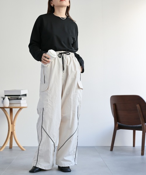 ap retro（アプレトロ）の「配色パイピングトラックパンツ / ナイロンラインパンツ（その他パンツ・レディース・グレー/チャコールグレー/アイボリー/ブラック・FREE）」の10枚目の写真