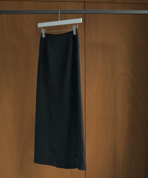 anuke（アンヌーク）の「anuke Satin Pencil Skirt サテン