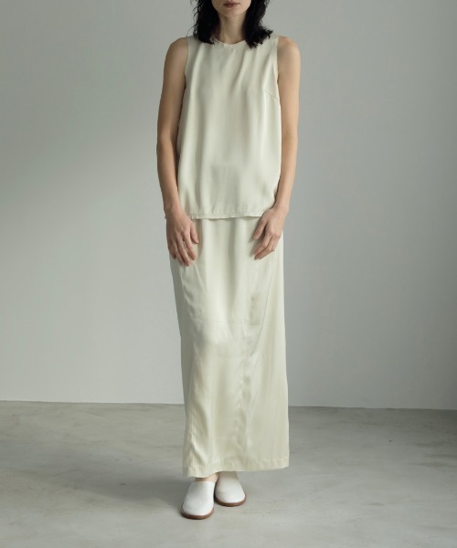 anuke（アンヌーク）の「anuke Satin Pencil Skirt サテン