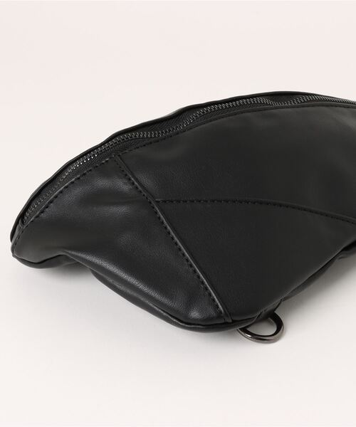 Fun & Daily（ファンアンドデイリー）の「F&D : PUクロスボディバッグ（ボディバッグ/ウエストポーチ・メンズ・ブラック・FREE）」の5枚目の写真