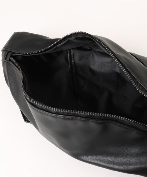 Fun & Daily（ファンアンドデイリー）の「F&D : PUクロスボディバッグ（ボディバッグ/ウエストポーチ・メンズ・ブラック・FREE）」の6枚目の写真