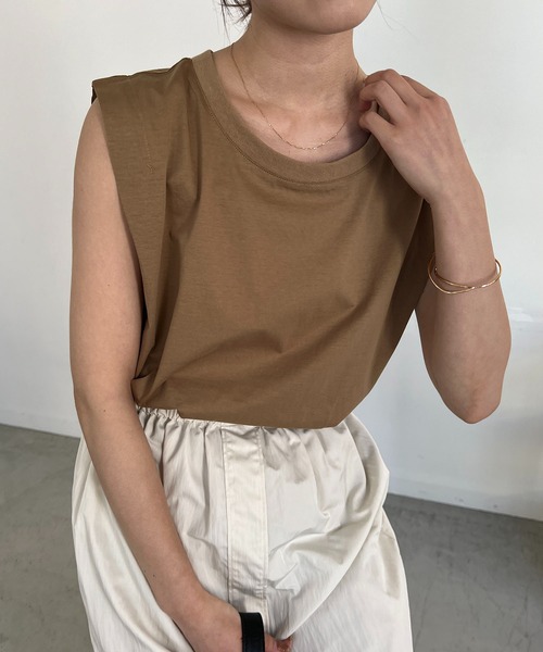 CAPRICIEUX LE'MAGE（カプリシューレマージュ）の「タックスリーブTシャツ（Tシャツ/カットソー・レディース・ブラック/ホワイト/グレー/ベージュ・FREE）」の5枚目の写真