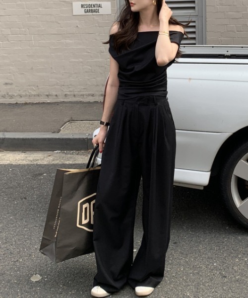 FREE STYLISTS(フリー スタイリスト)の「YUGA_YGMC ワイドドレープ オフショルダートップス(その他トップス・レディース・ブラック/グレー・FREE)」の16枚目の写真