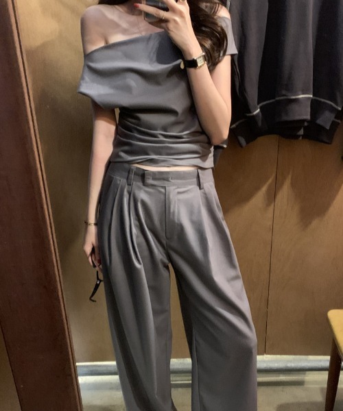 FREE STYLISTS(フリー スタイリスト)の「YUGA_YGMC ワイドドレープ オフショルダートップス(その他トップス・レディース・ブラック/グレー・FREE)」の9枚目の写真