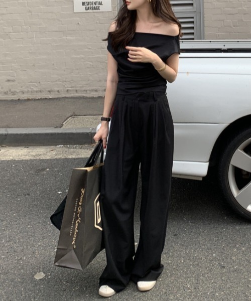 FREE STYLISTS(フリー スタイリスト)の「YUGA_YGMC ワイドドレープ オフショルダートップス(その他トップス・レディース・ブラック/グレー・FREE)」の18枚目の写真