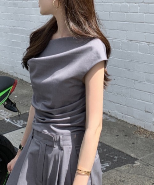 FREE STYLISTS(フリー スタイリスト)の「YUGA_YGMC ワイドドレープ オフショルダートップス(その他トップス・レディース・ブラック/グレー・FREE)」の10枚目の写真