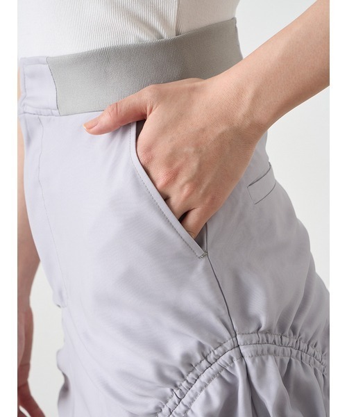 SNIDEL（スナイデル）の「Sustainableオーガンジーフレアスカート（スカート・レディース・ブラック/ライトグレー/ホワイト・1/0）」の12枚目の写真