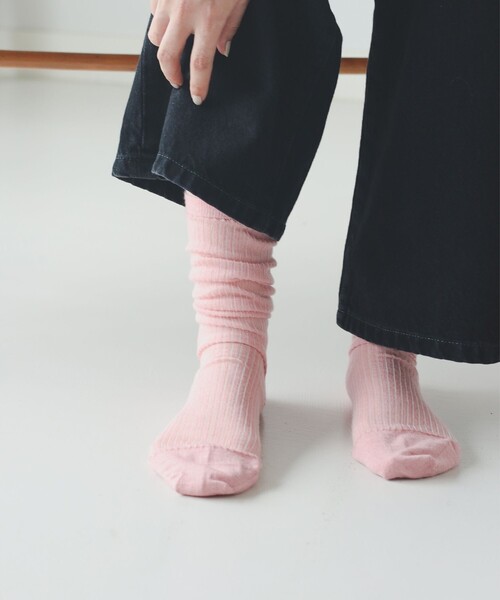 Demi-Luxe BEAMS（デミルクス ビームス）の「針抜きリブ ハイソックス（ソックス/靴下・レディース・ブラック/オフホワイト/ピンク・ONE SIZE）」の3枚目の写真