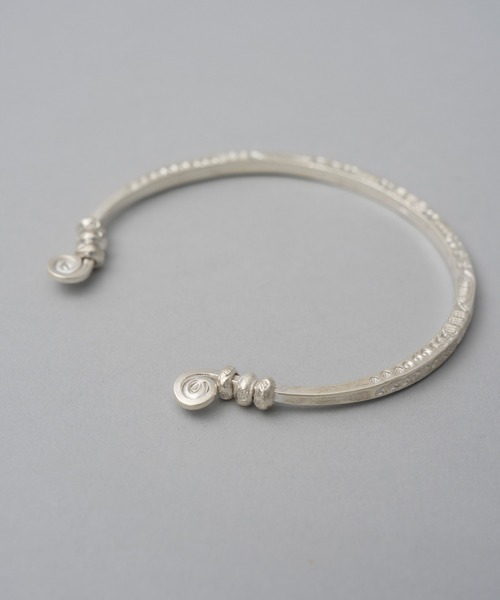 MAISON SPECIAL(メゾンスペシャル)の「《UNISEX》【Mountain People x MAISON SPECIAL】Bangle2/バングル2 【MAISON SPECIAL/メゾンスペシャル】(バングル/リストバンド・メンズ・シルバー・FREE)」の3枚目の写真