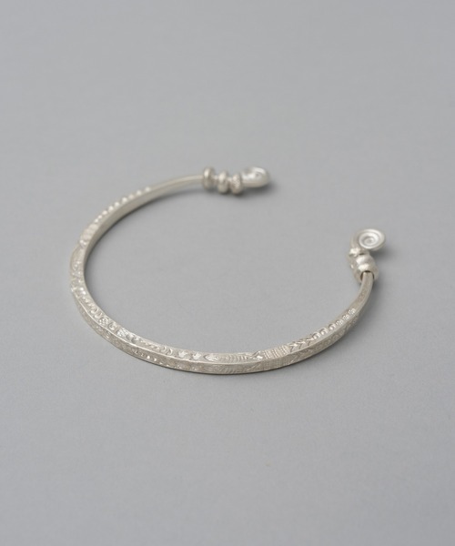 MAISON SPECIAL(メゾンスペシャル)の「《UNISEX》【Mountain People x MAISON SPECIAL】Bangle2/バングル2 【MAISON SPECIAL/メゾンスペシャル】(バングル/リストバンド・メンズ・シルバー・FREE)」の4枚目の写真