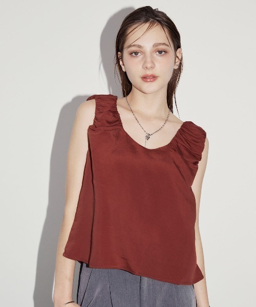 MOCOA'S(モコアズ)の「Uネックノースリーブシャツ(Tシャツ/カットソー・レディース・ホワイト/ワインレッド/ブラック・FREE)」の3枚目の写真