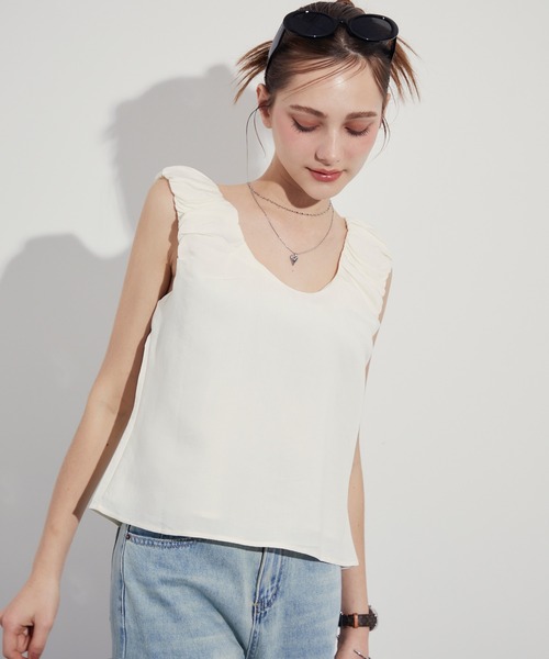 MOCOA'S(モコアズ)の「Uネックノースリーブシャツ(Tシャツ/カットソー・レディース・ホワイト/ワインレッド/ブラック・FREE)」の5枚目の写真