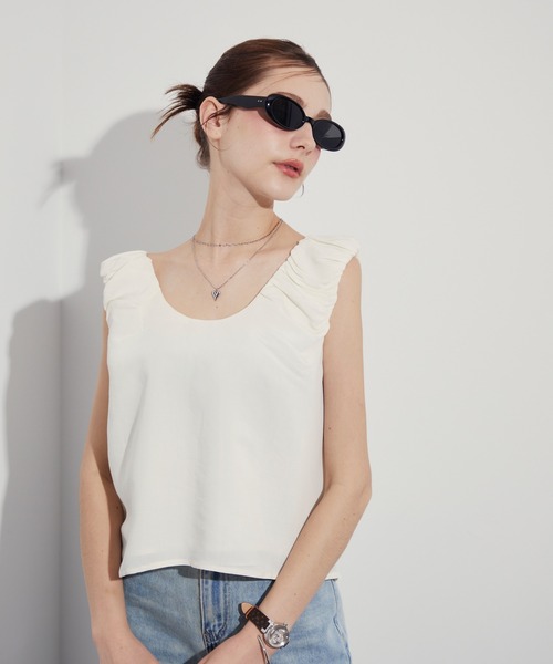 MOCOA'S(モコアズ)の「Uネックノースリーブシャツ(Tシャツ/カットソー・レディース・ホワイト/ワインレッド/ブラック・FREE)」の6枚目の写真
