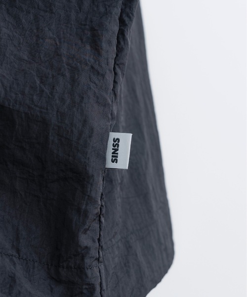 SINSS(シンス)の「Loose fit nylon tech HS shirt / ルーズフィットナイロンテックハーフスリーブシャツ(シャツ/ブラウス・メンズ・ブラック・SMALL/MEDIUM/LARGE)」の12枚目の写真