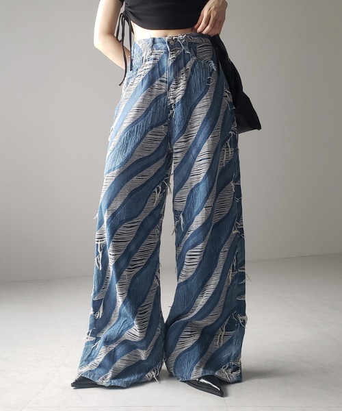 me+em select(ミームセレクト)の「※※【 2color / 4size 】バイカラーカットフリンジダメージワイドデニム / bicolor cut fringe damaged wide denim(デニムパンツ・レディース・ブラック/ブルー・SMALL/MEDIUM/LARGE/X-LARGE)」の2枚目の写真