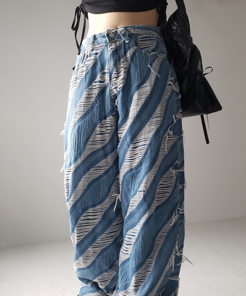 me+em select(ミームセレクト)の「※※【 2color / 4size 】バイカラーカットフリンジダメージワイドデニム / bicolor cut fringe damaged wide denim(デニムパンツ・レディース・ブラック/ブルー・SMALL/MEDIUM/LARGE/X-LARGE)」の12枚目の写真
