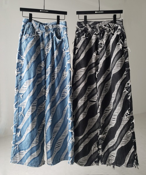 me+em select(ミームセレクト)の「※※【 2color / 4size 】バイカラーカットフリンジダメージワイドデニム / bicolor cut fringe damaged wide denim(デニムパンツ・レディース・ブラック/ブルー・SMALL/MEDIUM/LARGE/X-LARGE)」の3枚目の写真