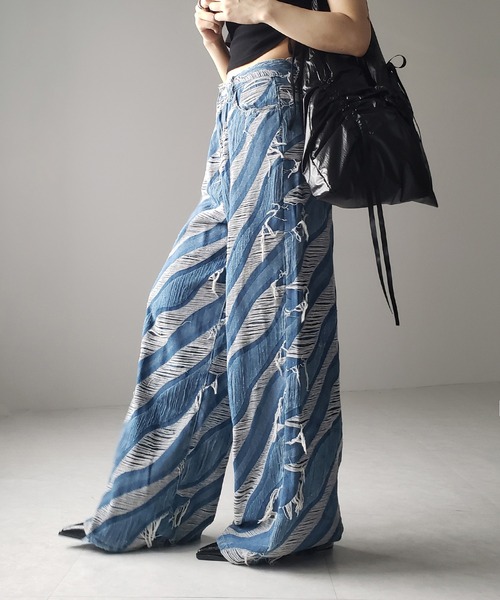 me+em select(ミームセレクト)の「※※【 2color / 4size 】バイカラーカットフリンジダメージワイドデニム / bicolor cut fringe damaged wide denim(デニムパンツ・レディース・ブラック/ブルー・SMALL/MEDIUM/LARGE/X-LARGE)」の15枚目の写真
