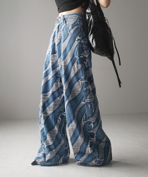 me+em select(ミームセレクト)の「※※【 2color / 4size 】バイカラーカットフリンジダメージワイドデニム / bicolor cut fringe damaged wide denim(デニムパンツ・レディース・ブラック/ブルー・SMALL/MEDIUM/LARGE/X-LARGE)」の13枚目の写真